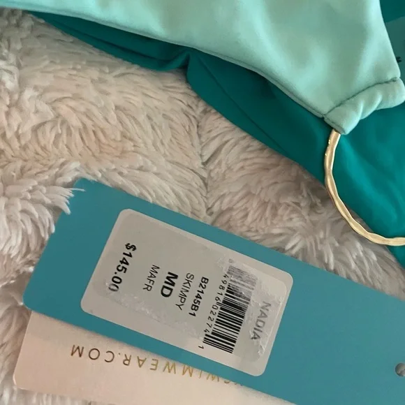 Beach bunny. Brand new - Picture 11 of 12